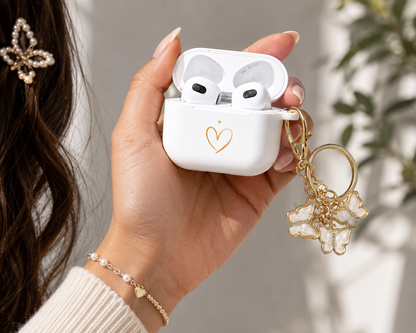 AIIEKZ Compatible con funda AirPods 3 2021 de silicona suave con patrón de corazón dorado para funda AirPods de 3.ª generación con bonito llavero de mariposa para niñas y mujeres (blanco)