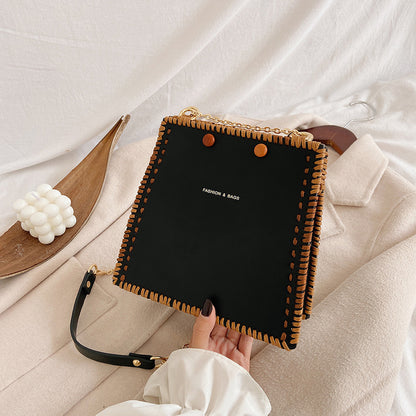 Bolsos pequeños tejidos a mano para novias